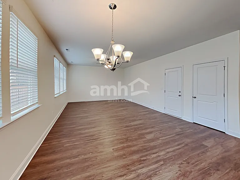 2121 Laurel Village Cir — Photo 8