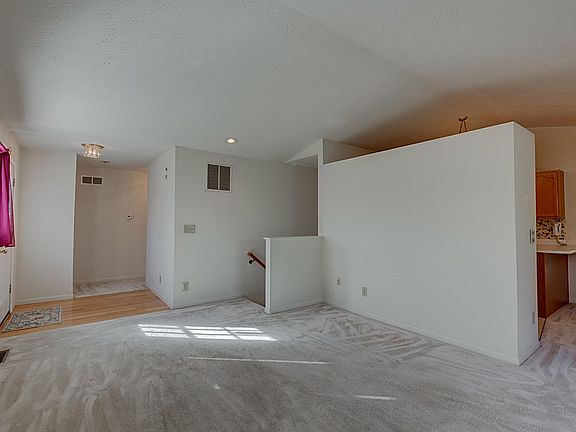 5th image of 942 Oakmont Ct