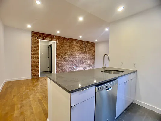 Rented by Bohemia Realty Group | media 19