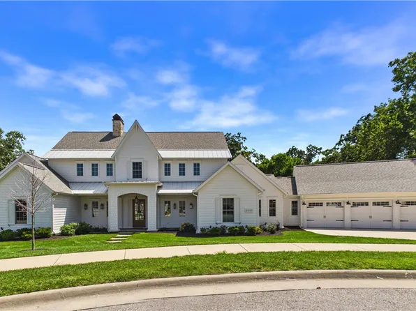 8401 W Kingbird Ct, Bentonville, AR 72713