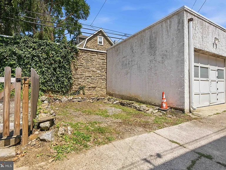 3323 Tilden St — Photo 32