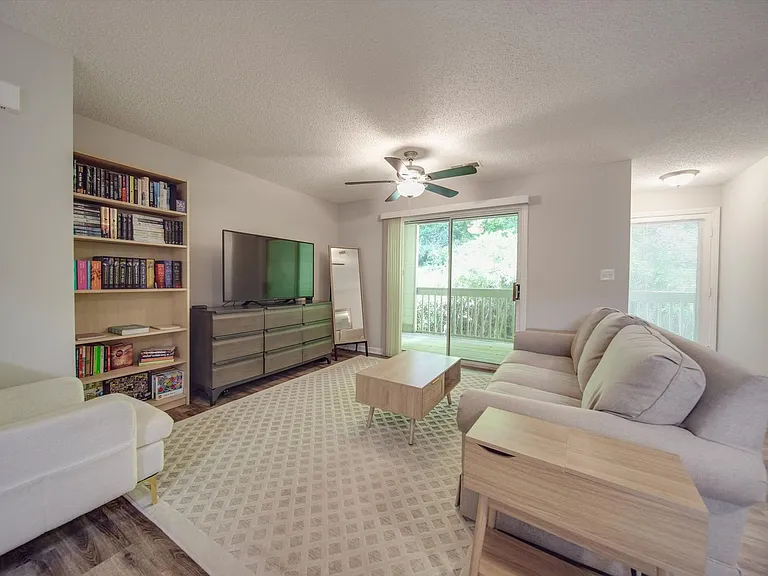 1052 Churchill Downs Ct #I — Photo 3