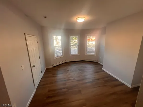 824 MT PROSPECT, Newark City, NJ 07104