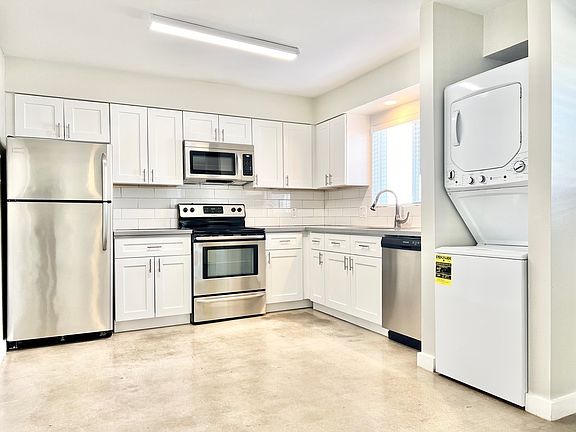 4th image of 4232 N 32nd St APT 11