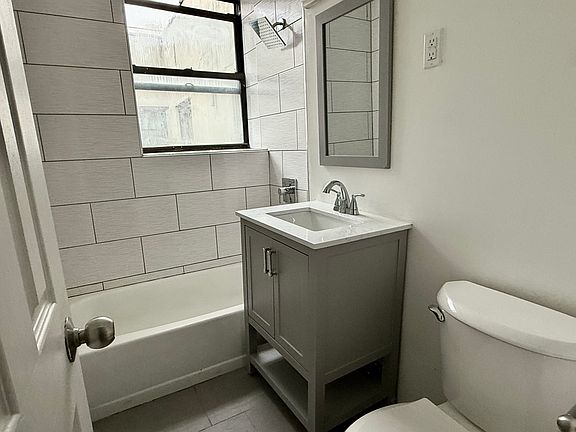 3rd image of 149 Sterling St APT 4D