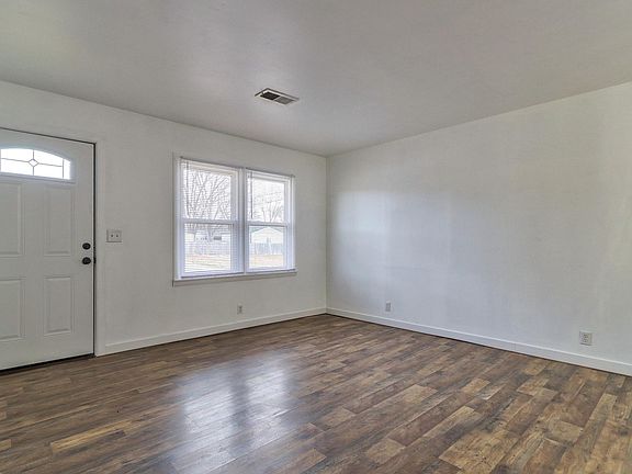 4th image of 817 N Illinois St
