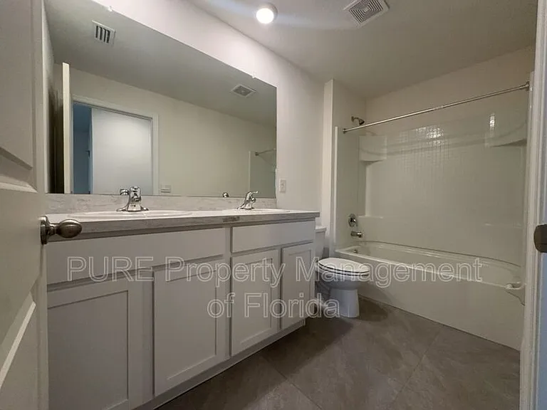 8702 SW 46th Ave — Photo 46
