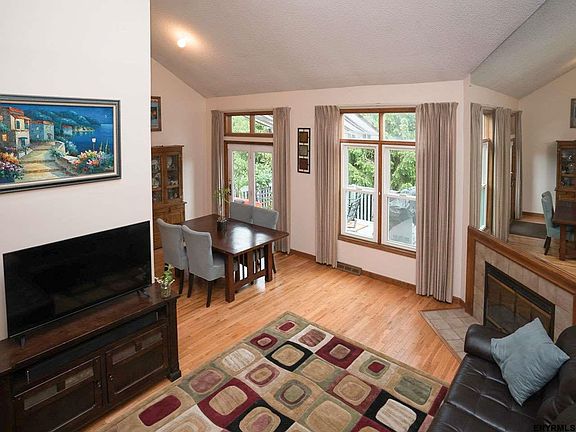 5th image of 6 Greystone Dr
