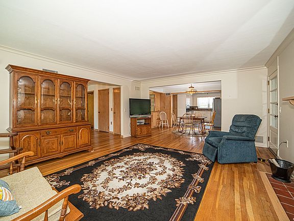 4th image of 80 Avon Pl