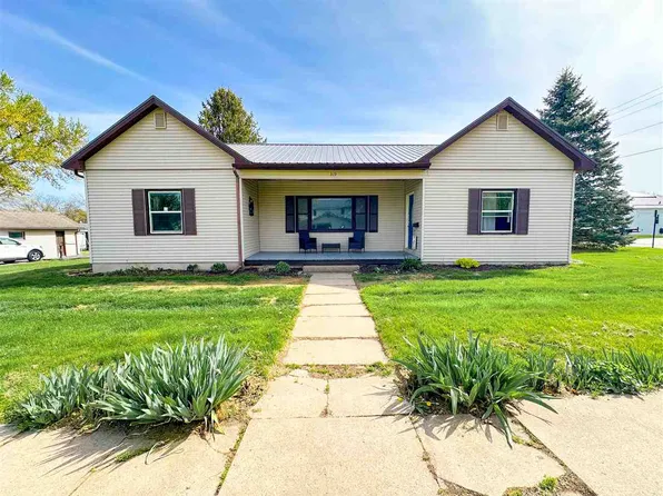 319 W Walnut St, Sigourney, IA 52591