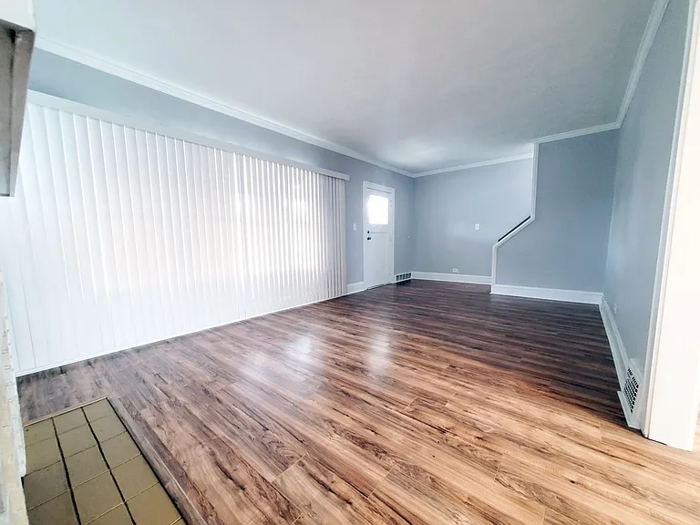 13719 Thornhurst Ave — Photo 5