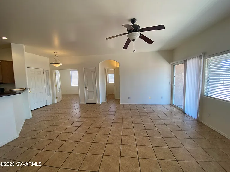 1095 S Forest Ridge Dr — Photo 3