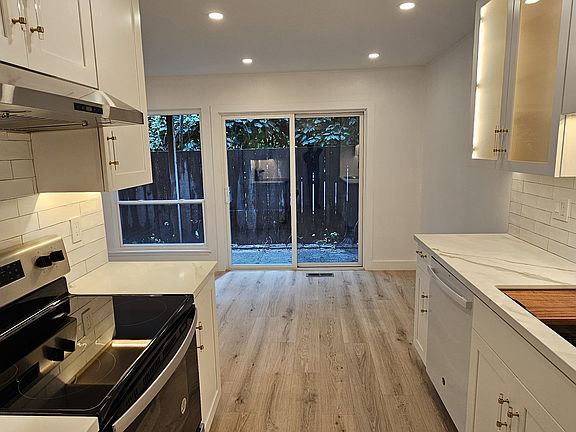 Kitchen+dining area