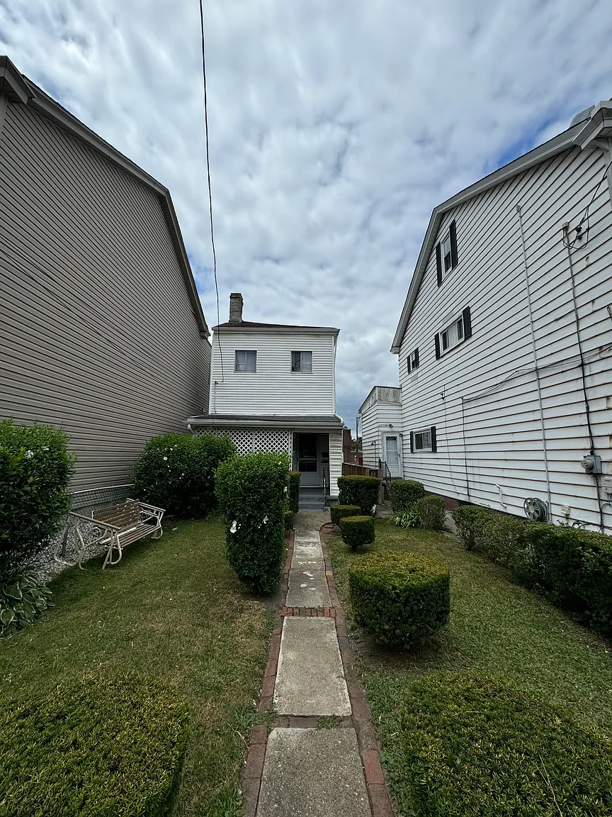 3303 Ward St photo 1