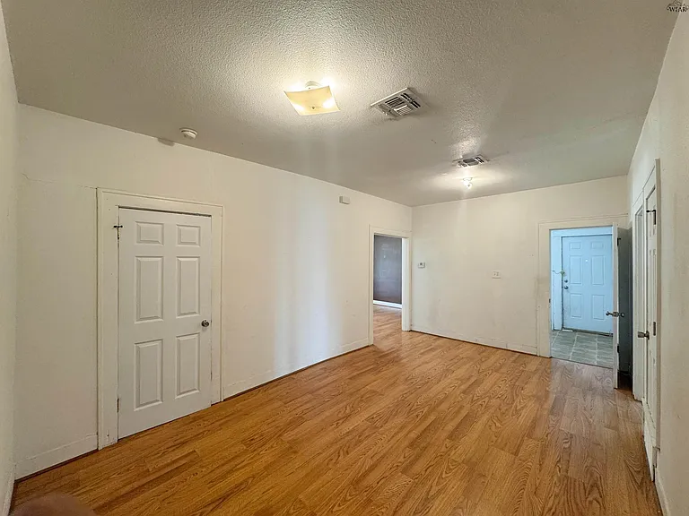2412 Buchanan St — Photo 2