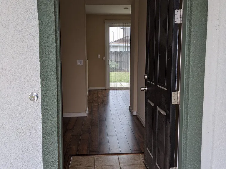 493 Beckman Way — Photo 3