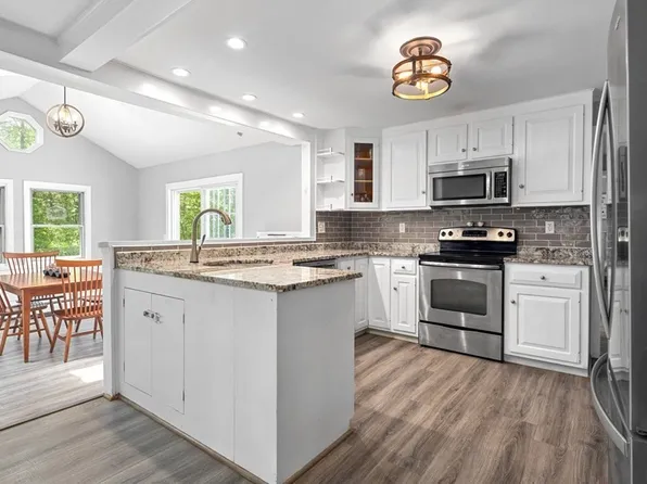 11 Dianthus Rd, Holbrook, MA 02343