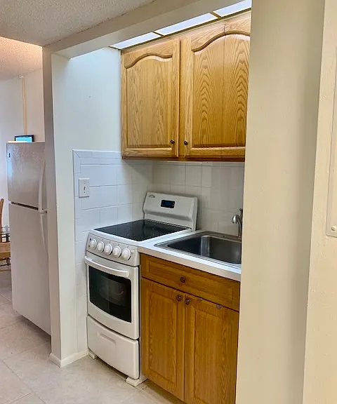 4750 Cove Cir #406 — Photo 12