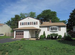 14 Woodlawn Rd, Somerset, NJ 08873