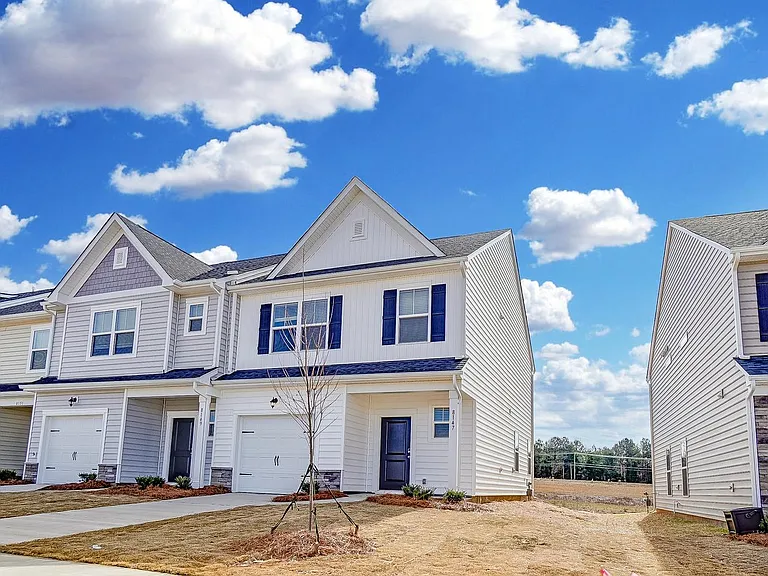 8147 Sheffield Dr — Photo 2