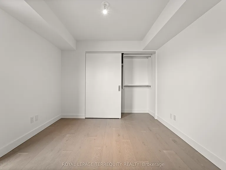 160 Kingsway Cres #213 — Photo 13