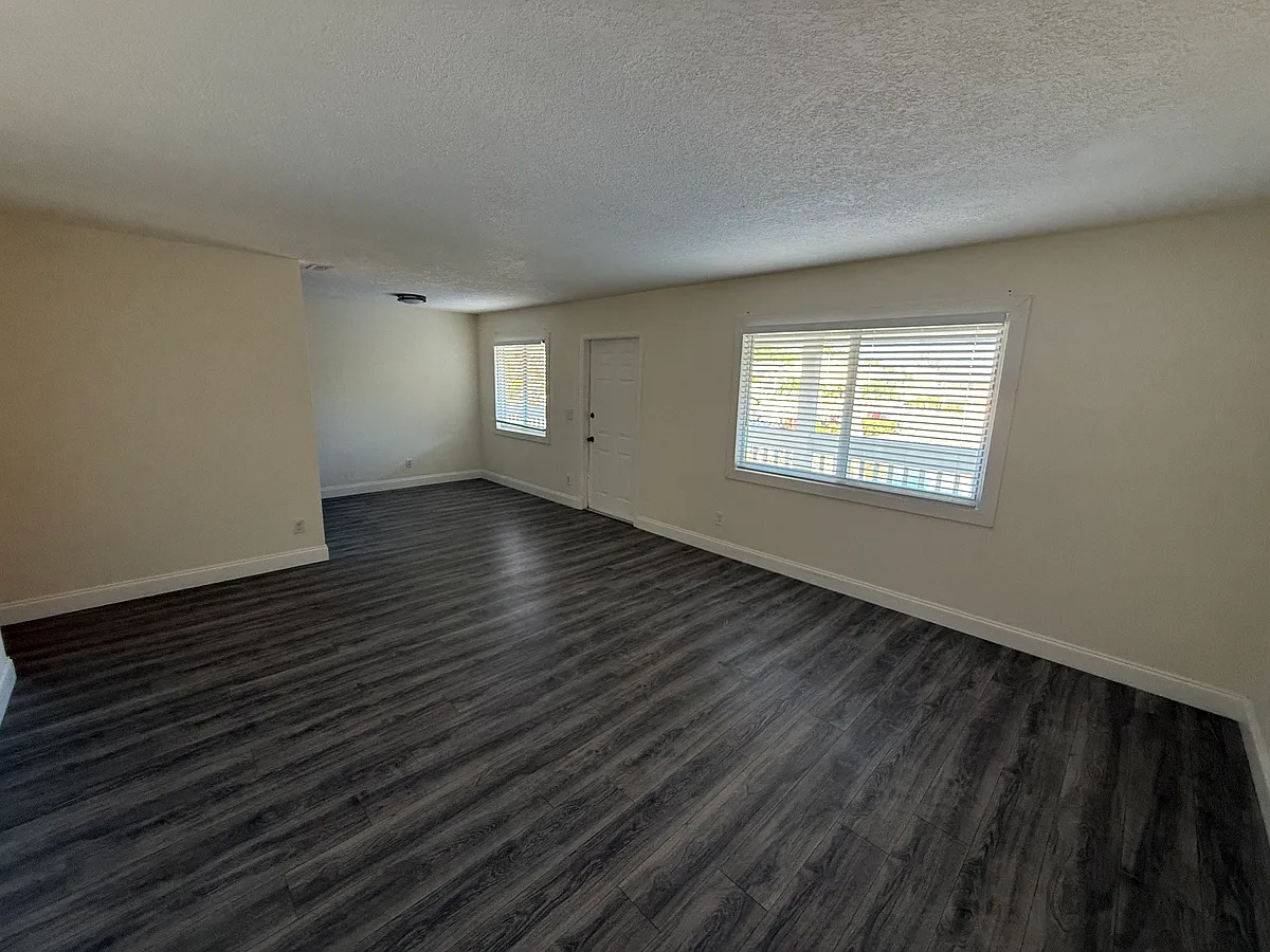 Building Photo - 4609 Bayshore Dr #5