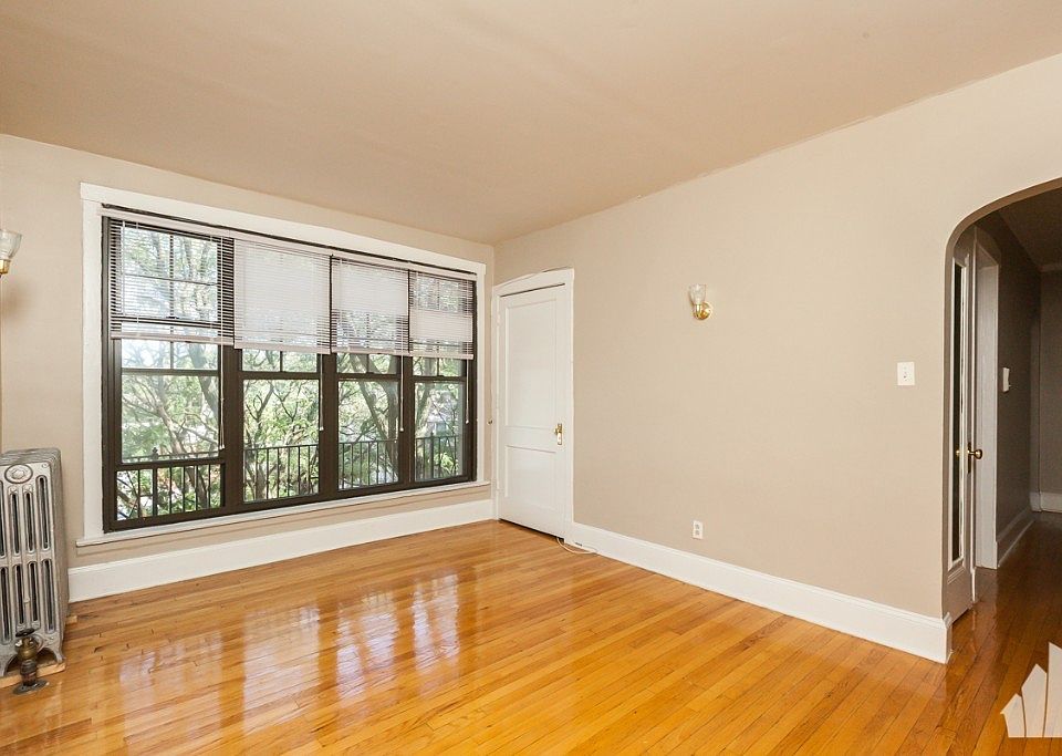 1st image of 6341 N Hermitage Ave #1