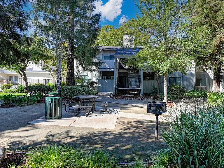 Monte Bello Apartments — Photo 26
