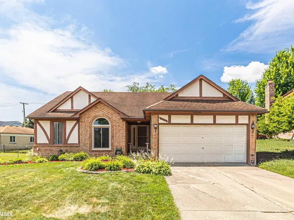 8703 Thornwood Ct, Sterling Heights, MI 48312