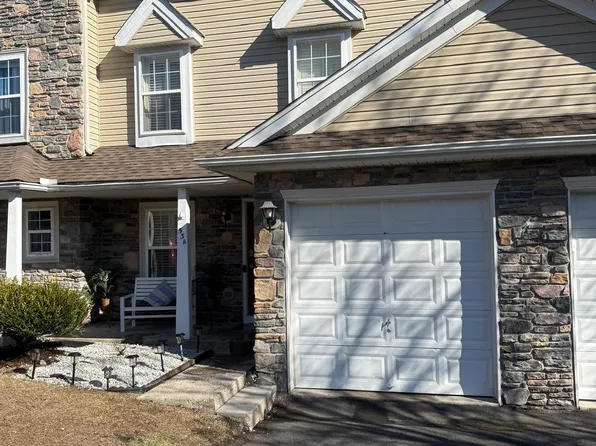 53B Lower Ridge View Cir #53B, East Stroudsburg, PA 18302