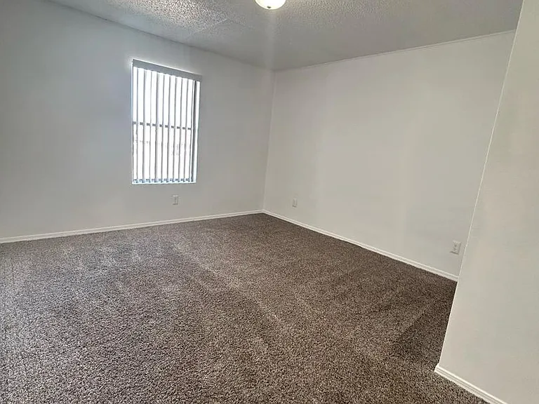 Almonte Apartments — Photo 32