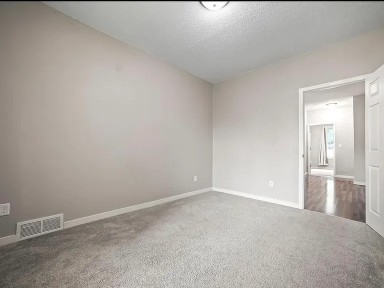 792 Edmund Ave W — Photo 17
