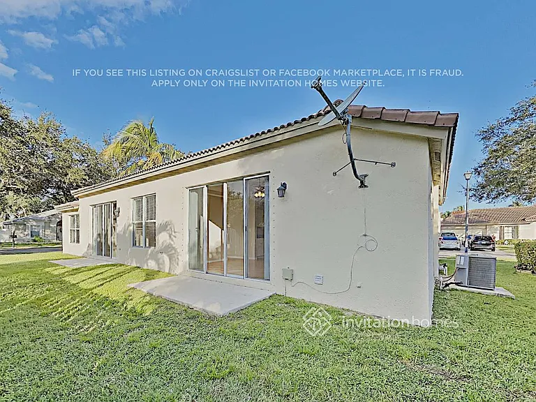 10698 SW 20th Ct — Photo 16
