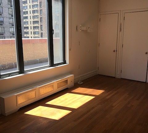 4th image of 111 E 88th St Ph A