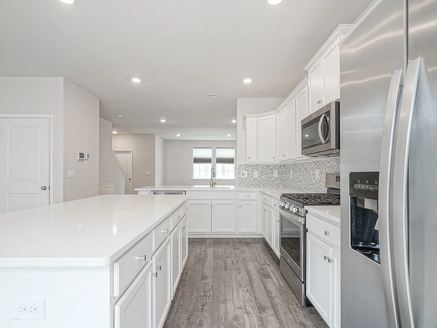 3 bed, 3.5 bath, 2254 sqft, $3,450 — Photo 3