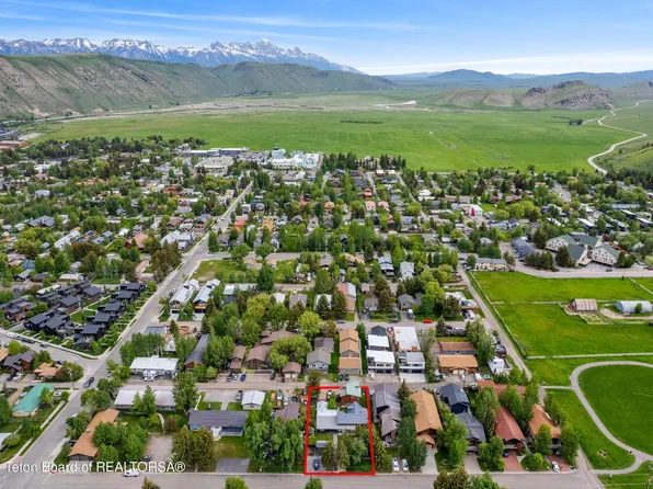 663&665 E Kelly Ave, Jackson, WY 83001