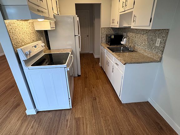 3rd image of 4 Glenwood Ave APT B8