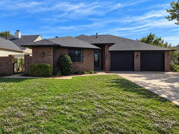 636 NW Waterford Dr, Lawton, OK 73505