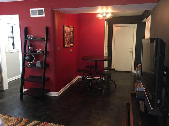 4th image of 4540 Broadway APT 1S