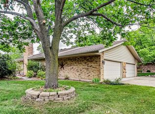 2260 Country Ln, Minnetonka, MN 55305