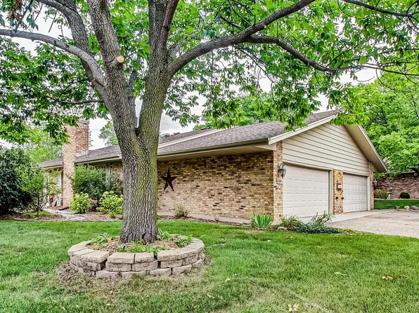 2260 Country Ln, Minnetonka, MN 55305