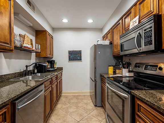 4th image of 210 15th St E APT 28