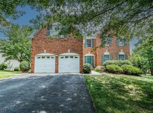 18 Sullivan Dr, Basking Ridge, NJ 07920