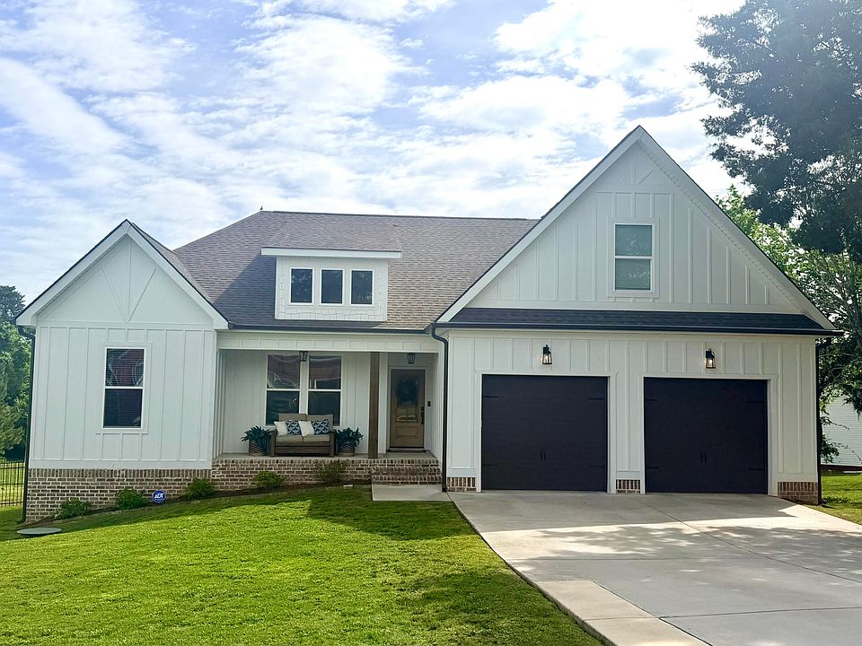1st image of 185 Hunting Ridge Cir