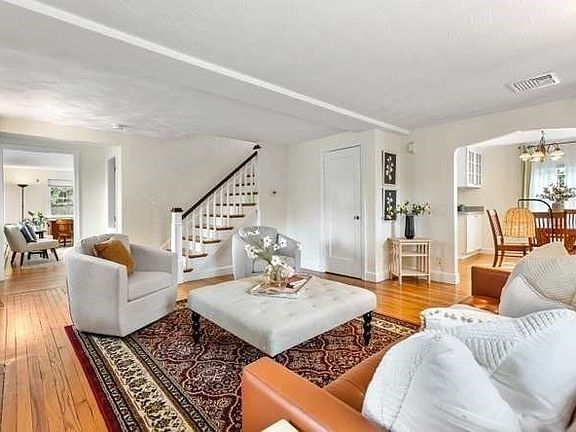 4th image of 40 Spring St