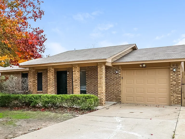 721 Oak Grove Ln — Photo 3