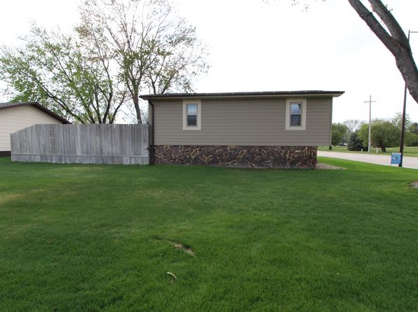 420 14th Ave, Holdrege, NE 68949