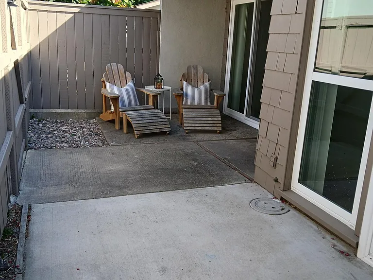 Eastbluff Townhomes — Photo 4