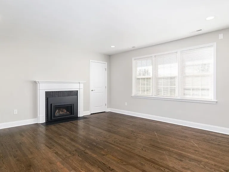 2 Bedroom/1 Bath and 3 Bedroom/2 Bath Quadplex — Photo 6