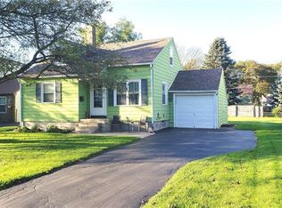 208 Chesterton Rd, Rochester, NY 14626